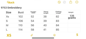 Tableau des tailles détaillé pour robe blanche brodée à col en V avec mesures précises