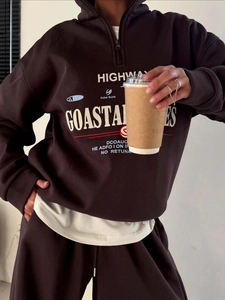 Ensemble sweat à demi-zip et pantalon marron pour femme avec imprimé vintage highway