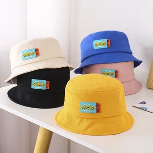 Cappelli a secchiello per bambini con smile in crema, nero, blu, rosa e giallo cotone