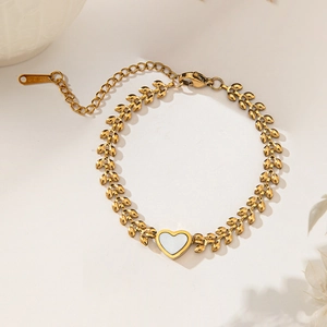 Detail of 18K gold-plated titanium steel bracelet with leaf chain and heart pendant