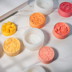 Runde Silikonform mit geprägten Rosen und Drachen für DIY Seifen und Mousse-Kuchen