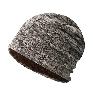 Winter plaid knitted beanie for men and women with thick warm fleece lining and grey pattern