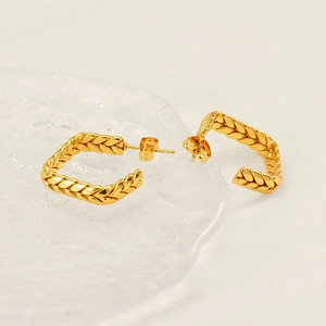 Chic gold heart-shaped wheat pattern earrings made of premium stainless steel
