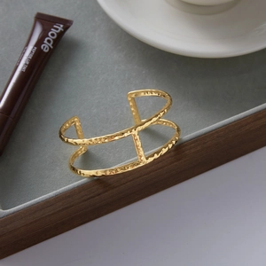 Classic 18K gold plated stainless steel double layer open bangle with hammered texture design