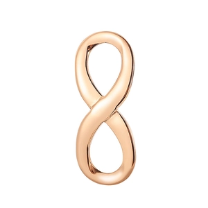 Dettaglio macro di un ciondolo con simbolo dell'infinito in oro rosa e acciaio lucido
