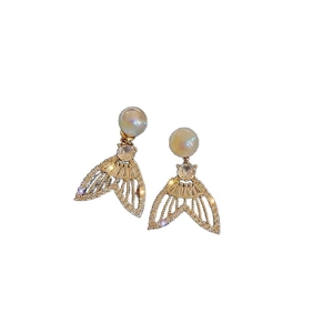 Boucles d'oreilles queue de sirène dorées avec perles et accents de zircons brillants