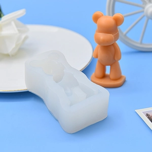 Stampo in silicone a forma di orso per resina epossidica con esempio di pezzo finito