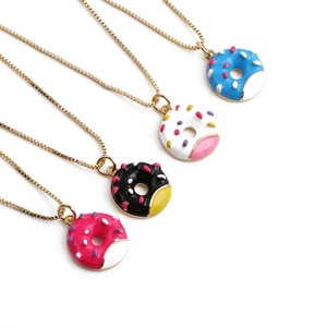Collier Pendentif Beignet Cuivre Plaqué Or Émail Vermicelles Colorés Chaîne Boîte Bijoux Mode Minimaliste Pour Femmes
