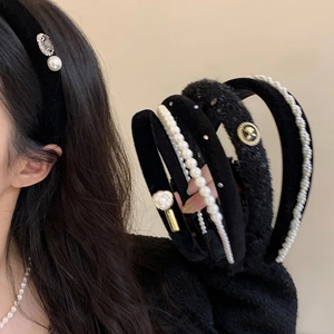Elegant black velvet headband for women with camellia flower, pearls and rhinestones