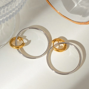 Two-tone interlocking circle earrings in gold and silver stainless steel minimalist style