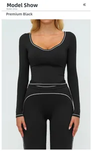 Dettaglio del set sportivo nero premium con cuciture a contrasto bianche elasticizzate