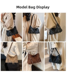 Foto di modelle con borse a tracolla alla moda con frange in nero, kaki e marrone scuro