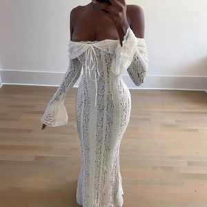 Elegant white lace off-shoulder long-sleeve maxi dress with slim fit for women