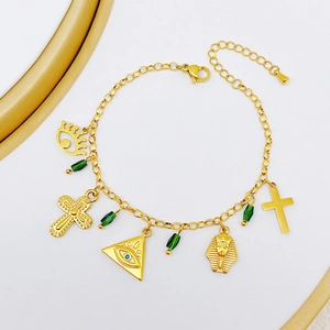 Bracelet à breloques doré fait main avec croix, tête de pharaon et perles vertes