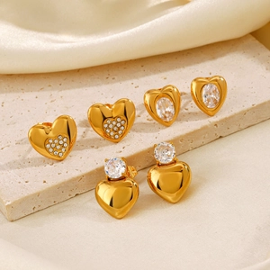 Orecchini A Lobo A Cuore Di Moda Placcati In Oro 18K Acciaio Inossidabile Con Zircone Bianco Lucido Per Donna Gioielli