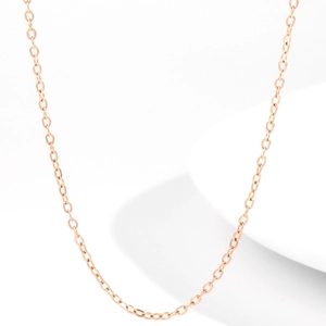 Dettaglio della catena a croce in acciaio inossidabile 18K oro rosa con chiusura a moschettone