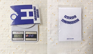Detail of royal blue birthday banner showing packaging dimensions and weight measurement