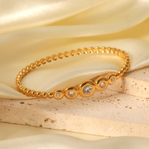 Goldenes Edelstahlarmband im Ins-Stil mit fünf funkelnden weißen Zirkonia für Damen