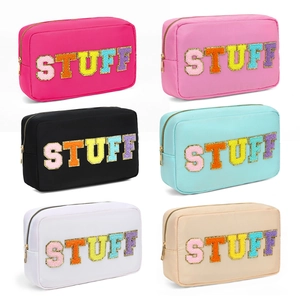 Trousse De Maquillage En Nylon Imperméable Pochette De Toilette Avec Écussons Lettres En Chenille Pour Femmes Voyage Grande Capacité