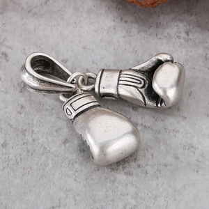 Détails de pendentifs gants de boxe en argent vintage avec finition vieillie et textures
