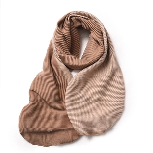Double-sided wrinkled knit scarf in brown and light camel color splicing