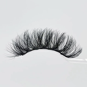 Dramatic 20mm 3D faux mink eyelashes with thick Russian curl on a clear display tray