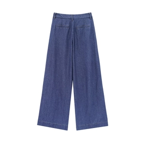 Vista posteriore dei pantaloni in denim a vita alta con gamba larga e tasche posteriori