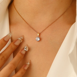 Collier Pendentif Minimaliste en Alliage Plaqué Or avec Strass Rond Unique Chaîne de Clavicule de Style Coréen Exquise Bijoux pour Femmes