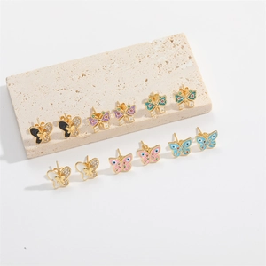 Minimalistische Schmetterlings-Ohrstecker in Gold mit bunter Emaille und Zirkonia-Steinen