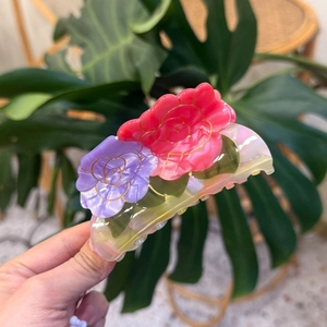 Elegant acetate dual rose flower hair claw clip with gold details for thick hair