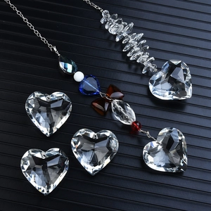 Pendentif en cristal en forme de cœur avec perles colorées et chaîne argentée