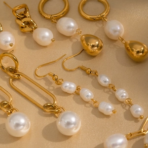 Elegant Baroque natural freshwater pearl tassel stud earrings in gold finish for women