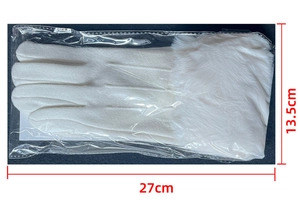 Measurement detail of white winter knit gloves with faux fur trim, 27cm by 13.5cm