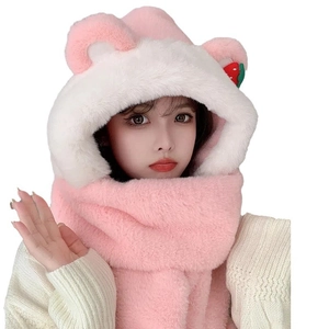 Plüschige Erdbeer-Bär Kapuzenschal und Handschuhe Set für den Winter in Rosa und Weiß