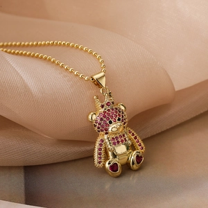 Ciondolo a forma di orsetto dorato con strass rosa su seta champagne
