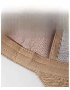 Détail de l'intérieur de la casquette avec bandeau absorbant large et doublure en filet