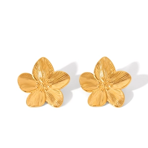 18K gold-plated stainless steel flower stud earrings with detailed petal texture