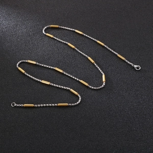 Collier minimaliste en acier inoxydable bicolore avec perles carrées géométriques