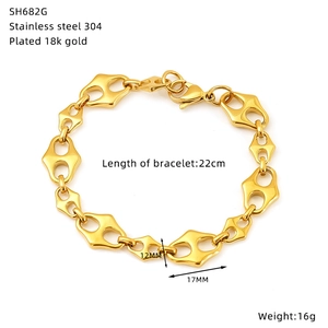 Detail of 22cm 18k gold plated stainless steel geometric hollow link chain bracelet
