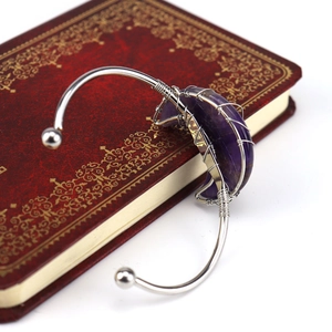 Brazalete árbol de la vida hecho a mano en plata con amatista en forma de luna púrpura