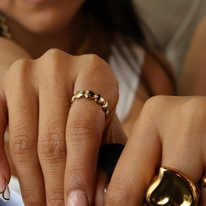 Elegant gold S925 sterling silver heart-shaped open ring featuring minimalist jewelry design