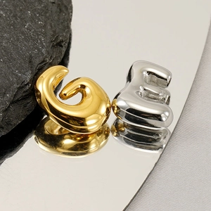 Pendentifs alphabet G doré et E argenté en acier inoxydable avec reflets nets