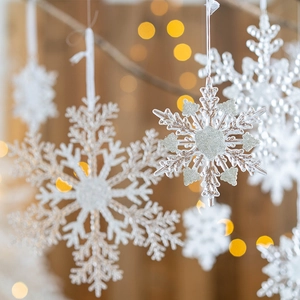 Set di fiocchi di neve in acrilico trasparente e bianco con glitter per decori natalizi
