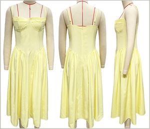 Vue en trois plans d'une robe d'été rétro française jaune pâle avec taille corsetée