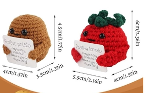 Detailed size specifications for handmade crochet potato and tomato desk ornaments