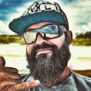 Futuristic Y2K black sports sunglasses and honeycomb cap with mirror polarized lenses