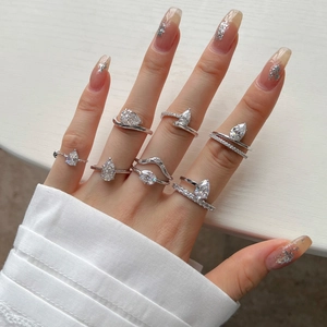 Exquisite S925 sterling silver ring set with pear-cut and round-cut cubic zirconia stones