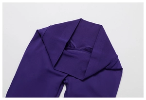 Detailed view of the wide ribbed high-waist band on dark purple seamless yoga leggings