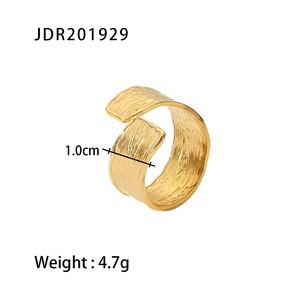 Detail of 18K gold-plated wide band ring showing 1.0cm width and 4.7g weight