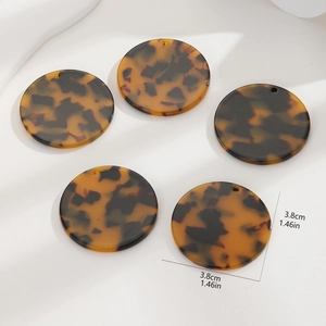 Five pieces of 3.8cm tortoise shell acrylic round charms for DIY jewelry making